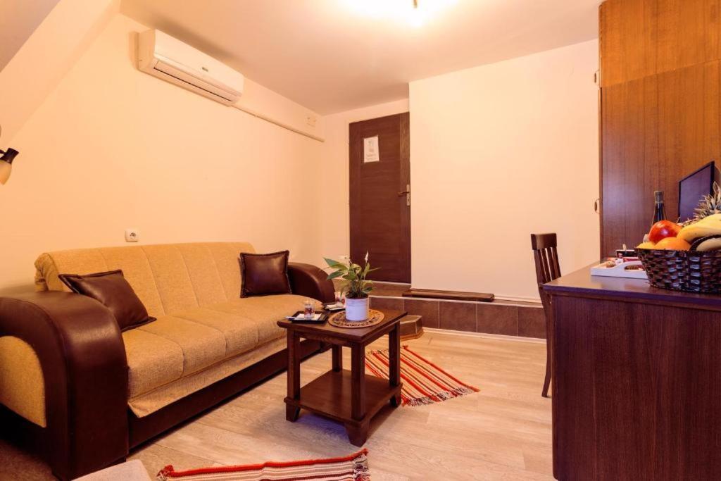 Downtown Rooms Ниш Экстерьер фото